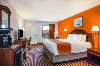 Howard Johnson by Wyndham Panama City Hotels near Access PCB