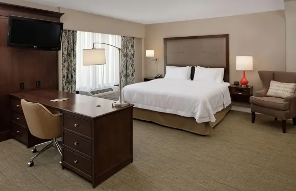 路易斯威爾市中心歡朋酒店