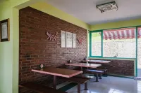 RedDoorz Syariah Near Kopeng Treetop Adventure فنادق في Ngablak
