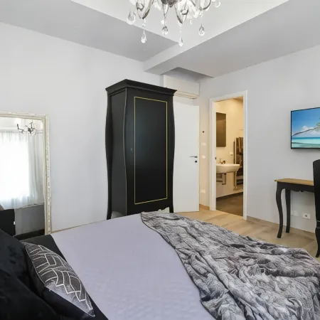 Lucca in Chic - No Ztl - Free Parking - Old City at 10Min by Walk