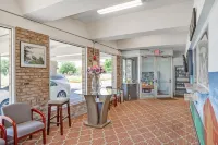 OYO Hotel Mona Lake Muskegon فنادق في مسكيغون