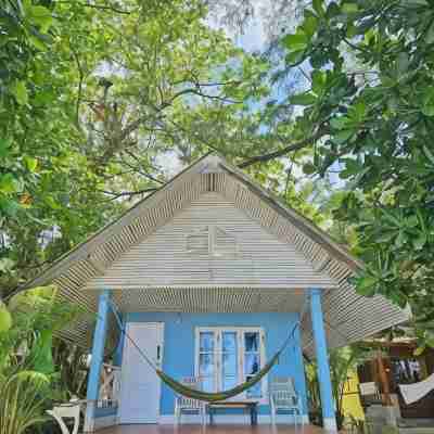 ลองบีช เกาะพยาม Hotel Exterior