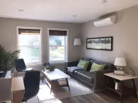 Detached Guest Cottage Backs to Private Park In Midtown Sacramento