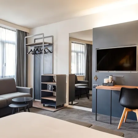 Aris Grand Place Hotel