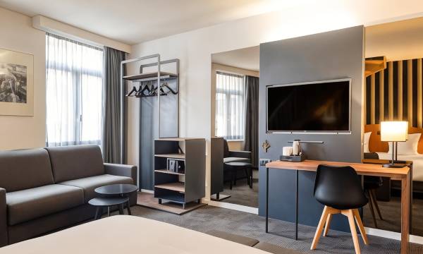 Aris Grand Place Hotel