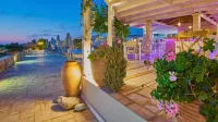 Golden Bay Apartments-Garden Haven