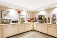 Ramada by Wyndham Luling Hotels in Destrehan