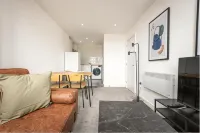 Thornhill House by Guestz