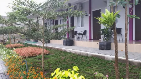 Samudra Homestay Отели в г. Cluring