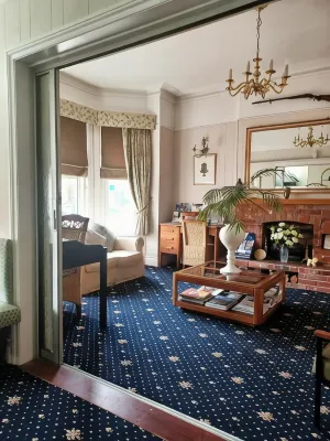 Hunters Lodge Guest House - Pensions