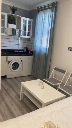 Remarkable 1-Bed Studio in London Отели рядом с достопримечательностью «Университет Западного Лондона»