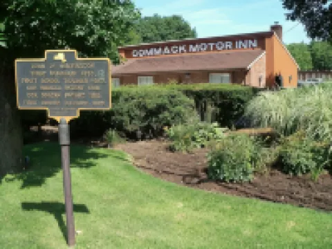 Commack Inn Hotels in Commack