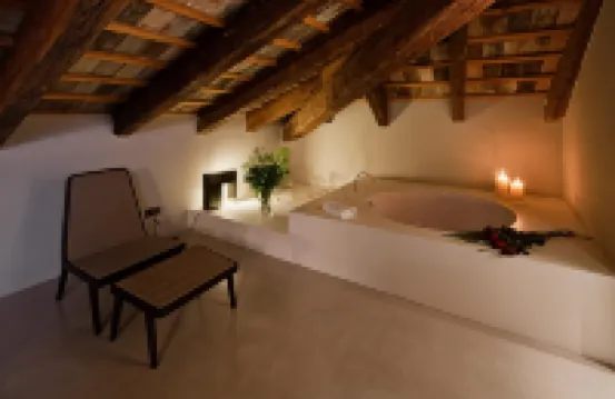 Caro Hotel