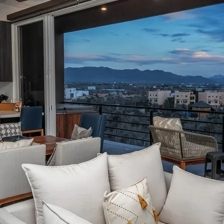 Quick walk to Cerritos Beach, private Hot tub, pool, gym, ocean & mountain VIEWS