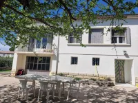 Maison le murier Hotels in Aubignan