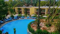 Bakadaji Hotel - Rooftop Pools