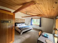 Naked Elk Lodge: 4 Bdrms, Hot Tub, Projector TV near Mt. Rainier