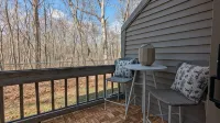 Poconos Nest & Nook: A Cozy King & Queen 2BR with a jacuzzi room facing nature - 3-Star