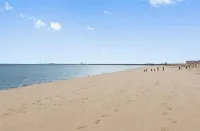 DIRECT OCEANFRONT YEAR ROUND!!! PRIVATE BEACH 2bedrm/2bath sleeps 6 park/4 cars - 3-Star