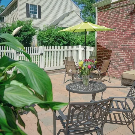 One bedroom w Private Entrance close to DC