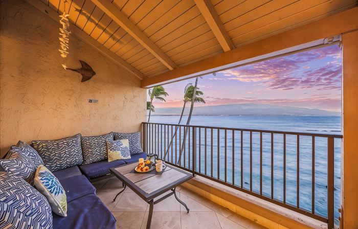 Paradise in Stunning Penthouse with A/C, parking, sleeps 6!Lauloa # 405