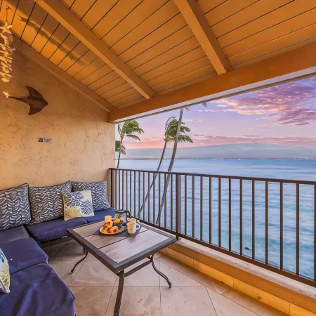 Paradise in Stunning Penthouse with A/C, parking, sleeps 6!Lauloa # 405