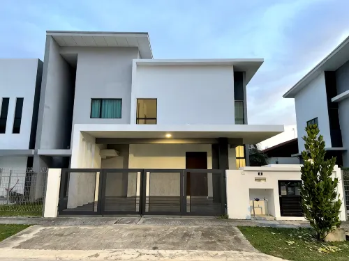 5 BEDROOMS RESIDENTIAL HOME WITH FREE WIFI - New