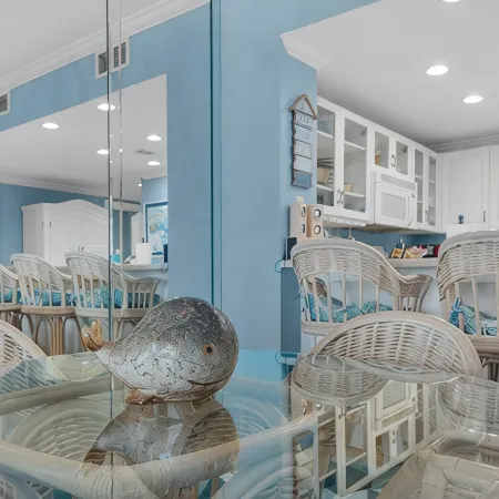 "Salty Beach" Beachfront Paradise, your Dream Getaway. Poolside Cabana Bar/Cafe