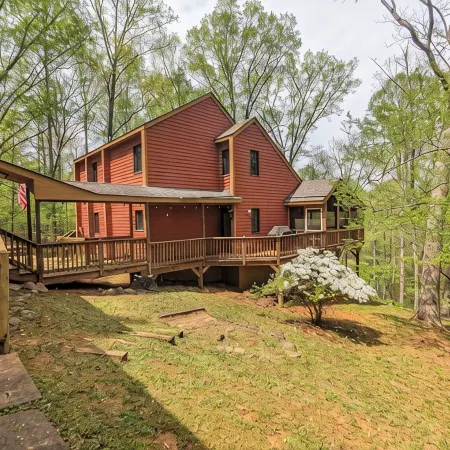 Foxwood at Stoney Creek • Wintergreen + Wine Trail Base • Mtn Views