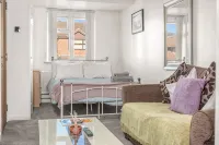 Apt 1: Cosy Ground-Floor Flat - By ShireStays - 3-Star