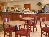 La Quinta Inn & Suites by Wyndham Springfield Airport Plaza - breakfast