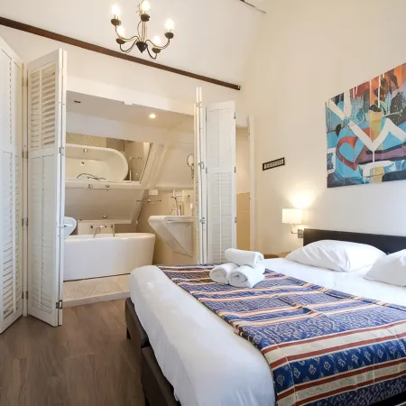 Acostar Hotel Отели рядом с достопримечательностью «Плавучий дом-музей»