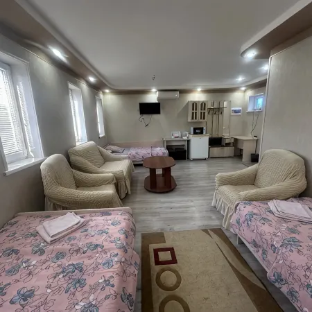 Yuzhnyij Dvorik Hostel