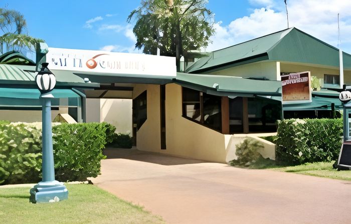 Emerald Central Hotel Official
