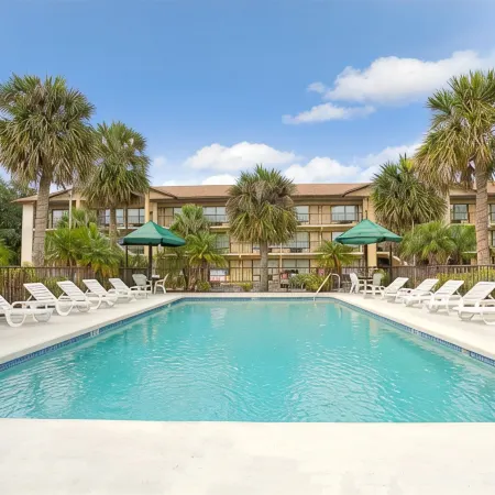 La Quinta Inn & Suites by Wyndham Ft. Worth - Forest Hill TX