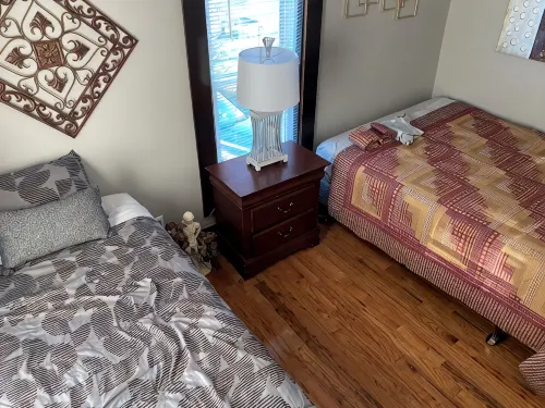 2-bedroom with a loft . Only a block away from the ATV/hiking trails !!! - 3つ星