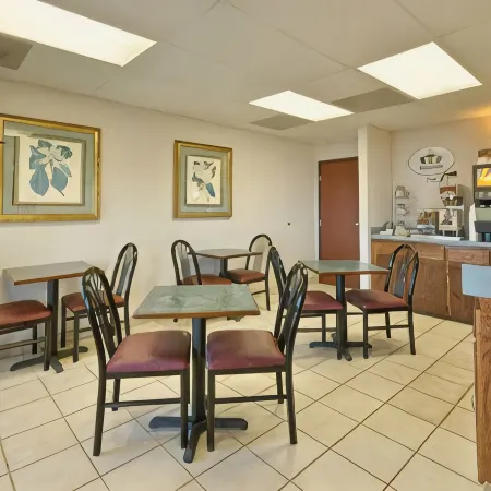 Super 8 by Wyndham Conway