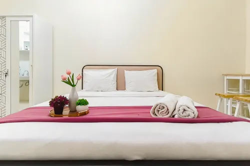 Comfy and Serene Studio Room at Bale Hinggil Apartment By Travelio - 3 Sao