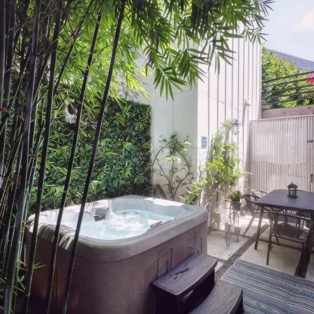 4 Br Luxury Designer Home Hot Tub, Parking Garage Near San Francisco UC Berkeley