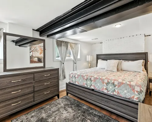 Cozy 5BR Chicago Retreat Sleeps 10 Hotels near Bronzeville Children's Museum