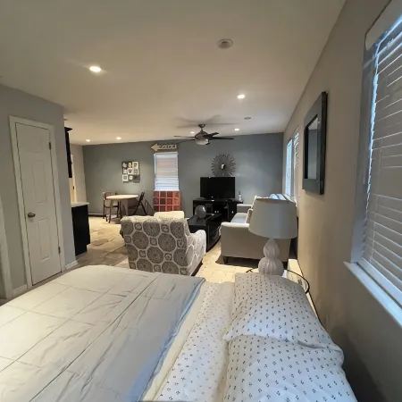 Cozy studio with WiFi and AC in the fabulous west end of Long Beach New York