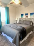 Cozy Bungalow 3Bdrm, 2.5ba, Courtyard
