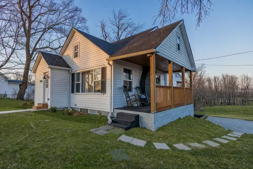 Charming 3-bedroom house in brilliant Lawrenceburg with WiFi, AC