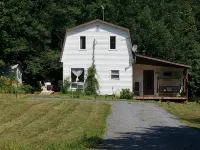 Cozy Cabin in Barss Corner with hot tub. Pet-Friendly! Hotels in Lunenburg