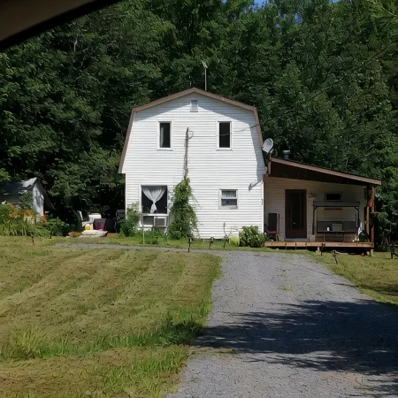 Cozy Cabin in Barss Corner with hot tub. Pet-Friendly!