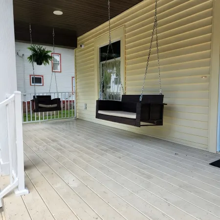 Hide Away Shanty -HAS. Charming and beautifully renovated 3-bedroom house. Отели в г. Клир Лейк