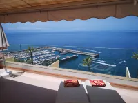 ROMANTIC RETREAT IN PRIME POSITION WITH STUNNING VIEWS TO CLIFFS, MARINA & SEA. - 公寓