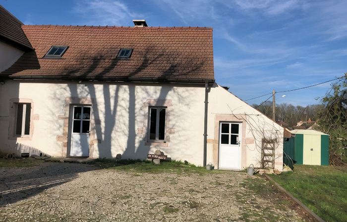 Beaune Nuits: well-kept house, garden, wood stove, great peace and quiet