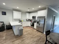 2027- 3-bedroom condo with comfort & amenities near Resturant’s & shopping. - Wifi