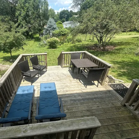 Peaceful 2Br Cottage-Big Backyard Deck, WiFi, Big TV! Parks, Museums, Pit Int’l.